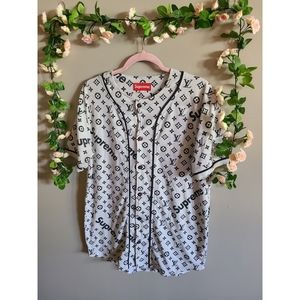 BOOTLEG Supreme V Louis Vuitton Top